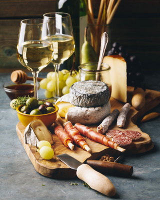 Crafting the Perfect Charcuterie Board (Plus Wine Pairings!)